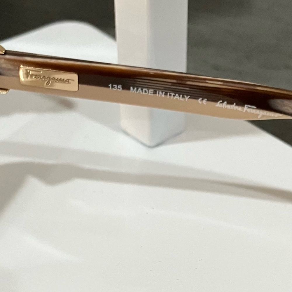 Salvator Ferragamo Elegant Brown Sunglasses - Picture 7 of 11